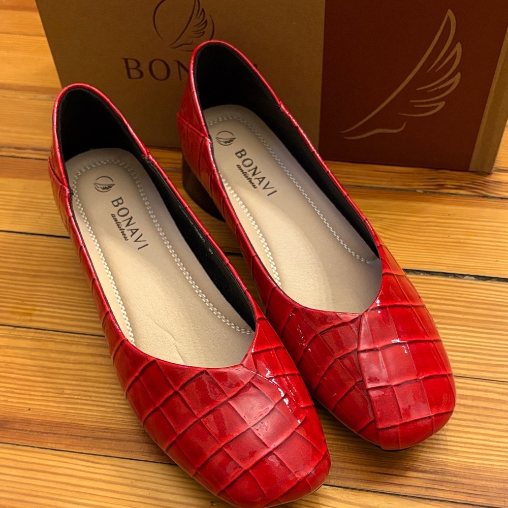 Bonavi Red Women's flats Antistress Shoes NWT Sz 39 $115